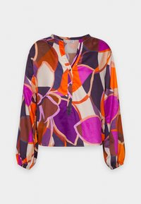 Blusa fluida con estampado floral multicolor; cuenta con un escote en V profundo, mangas largas con puños elásticos y cierre de botones en la parte delantera.