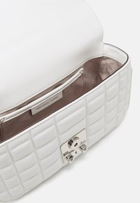 MICHAEL Michael Kors TRIBECA  - Borsa a tracolla - optic white