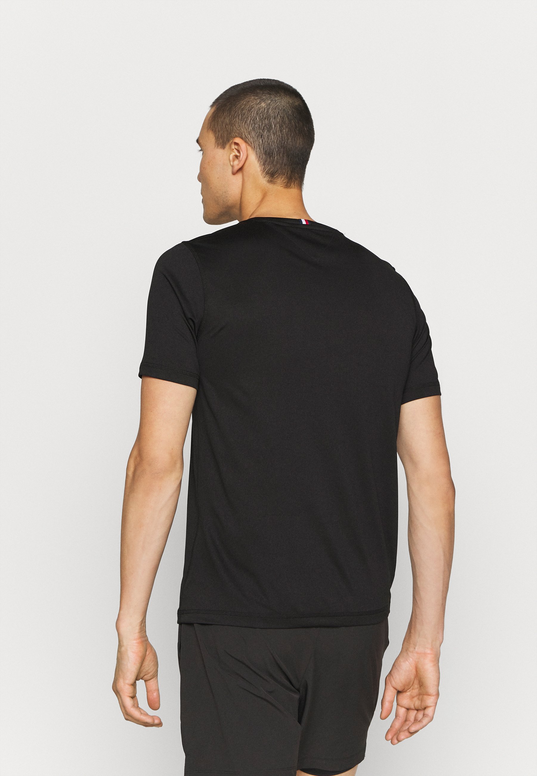 Uomo MOTION FLAG TRAINING TEE - T-shirt basic Uomo MOTION FLAG TRAINING TEE - T-shirt basic