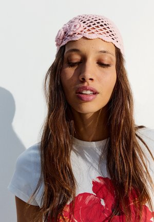 Bershka, Muts - light pink