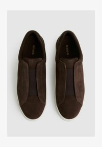 Unselected, chocolate brown
