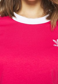 adidas Originals T-shirt med print - black