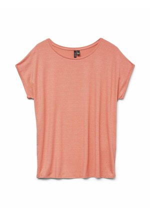 Licht koraalkleurig t-shirt met korte mouwen, met een losse pasvorm en brede halslijn; gemaakt van zachte, gestructureerde stof met subtiele variaties.