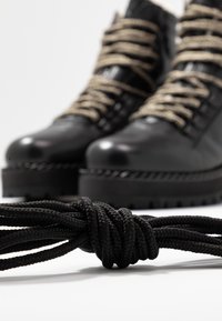 The Kooples Stivaletti con plateau - black