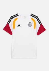 Maillot de sport blanc avec des accents noirs, rouges et jaunes. Présente trois étoiles au-dessus de l'emblème national. Fabriqué en tissu léger.