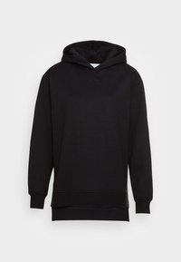 Czarna bluza z miękkiego materiału, wyposażona w przestronny kaptur, długie rękawy i lekko wydłużony tylny brzeg. Minimalistyczny design bez wzorów.