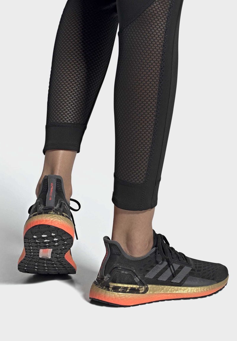 adidas Performance Scarpe da corsa su strada - black