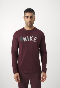 Nike Performance TEE - Μπλούζα με μακριά μανίκια - burgundy crush