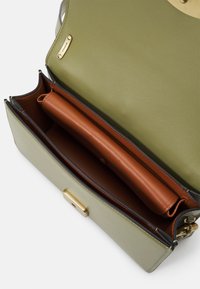 COACH LUXE REFINED BANDIT SHOULDER  - Borsa a tracolla - moss