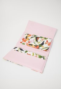 Ted Baker JACIIIE FLORAL TRAVEL WALLET - Portemonnee - nat-white