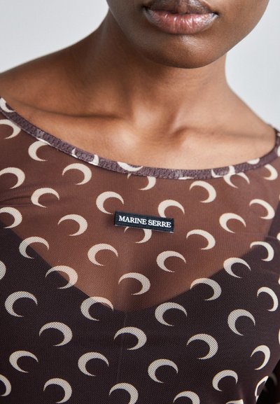 MARINE SERRE MOON PRINTED SECOND SKIN CROPPED - Pikkade varrukatega topp - brown