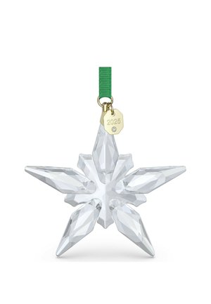 Kristallen ster ornament met scherpe, puntige randen, met een facetteeroppervlak. Bevestigde groene lint en gouden label gemerkt "2025."