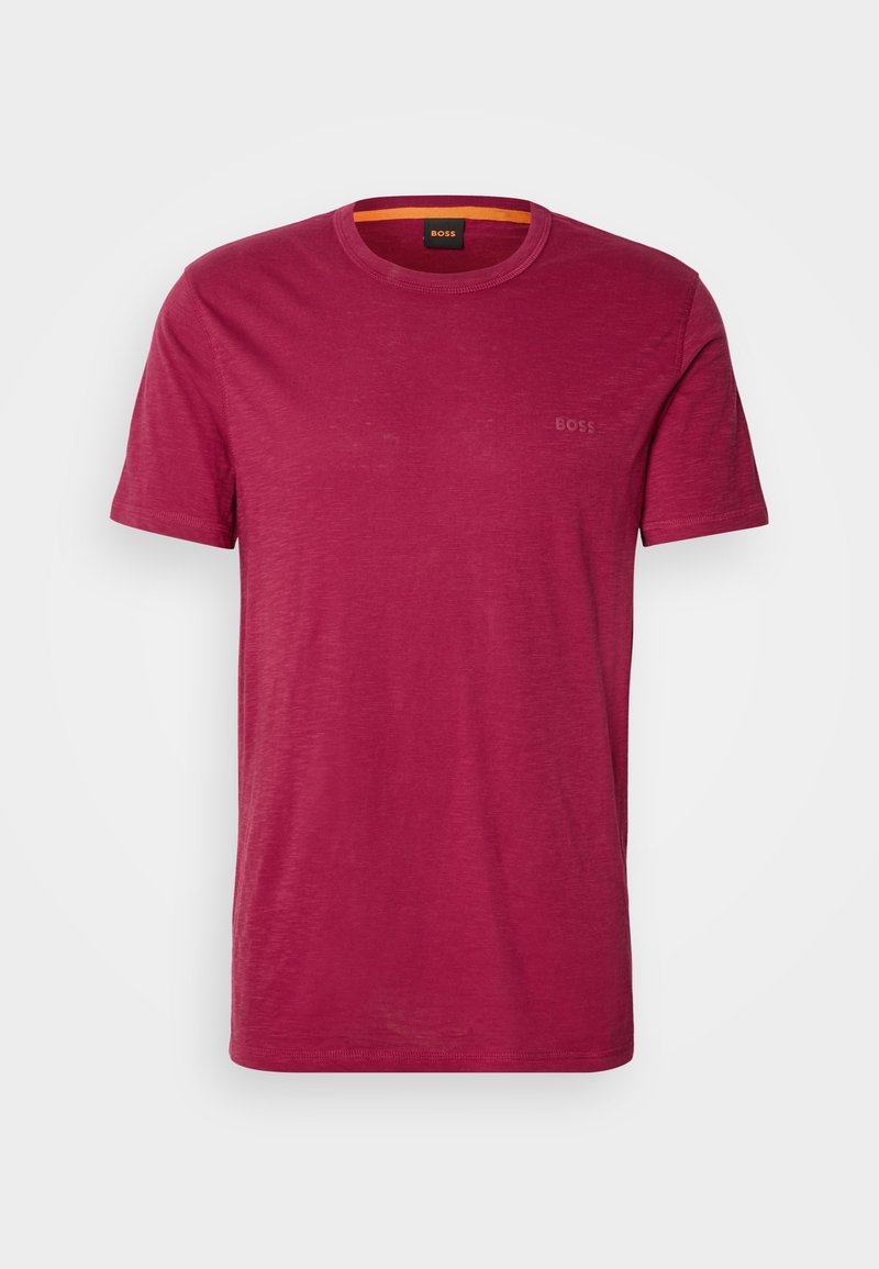 T-shirt à manches courtes en rose foncé, col rond, texture douce, avec un petit logo ton sur ton sur la poitrine et un col intérieur contrastant.