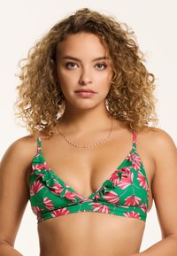 Zeleni cvetlični bikini top z rožnatimi motivi, trikotne oblike, naborki na robovih in tanke nastavljive naramnice. Mehka tekstura blaga.