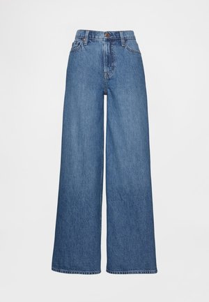 Vidbenede jeans i mediumblåt denim, med høj talje, bæltestropper og knaplukning. Glat tekstur med få syningsdetaljer.