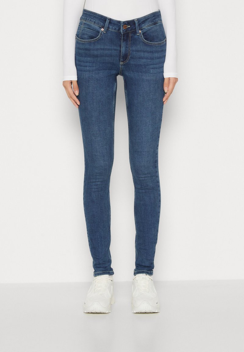 Vero Moda - VMSELA SHAPE - Aptempti džinsai - medium blue denim, Padidinti