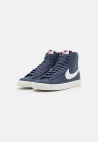 Nike Sportswear BLAZER '77 UNISEX - Sapatilhas de cano alto - thunder blue/white/blue-sail/team orange