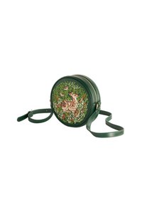 Runde grüne Leder-Crossbody-Tasche mit gesticktem Reh- und Blumenmotiv auf der Vorderseite, mit einem Reißverschluss und verstellbarem Tragegurt.