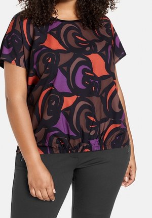 Kortærmet top i mønstret stof med dristige krøller i rød, lilla og brun, med elastisk talje for en afslappet pasform.