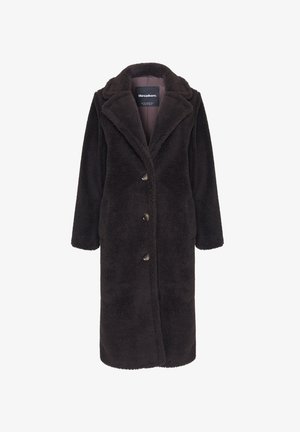 Cappotto lungo nero e fluffy con colletto a scialle, tre bottoni sulla parte anteriore e un tessuto testurizzato, dotato di una fodera interna liscia.