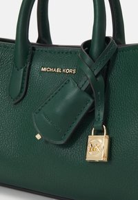 MICHAEL Michael Kors SCARLETT XBODY - Kabelka - bosco