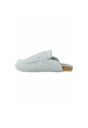 Mocassin en suede bleu clair avec un bout fermé et un design sans talon. Il présente un intérieur doux et moelleux, ainsi qu'une semelle en liège texturée pour une meilleure adhérence.