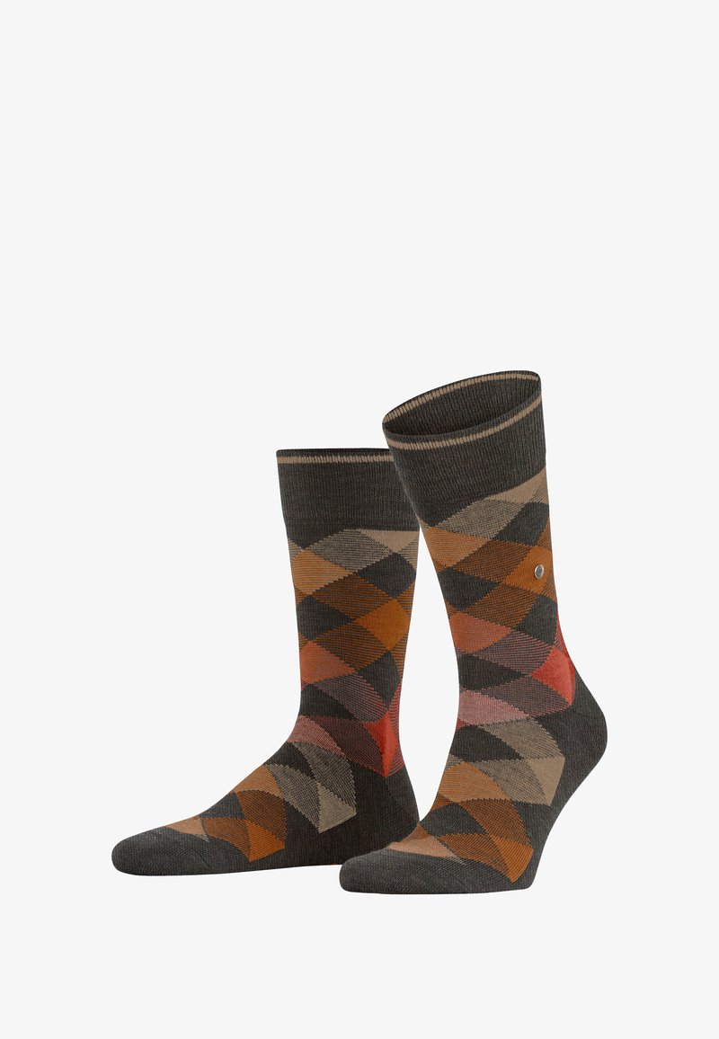 Chaussettes à motif argyle dans des nuances de gris, d'orange et de brun, présentées debout sur un fond blanc. Un petit logo est visible sur une chaussette.