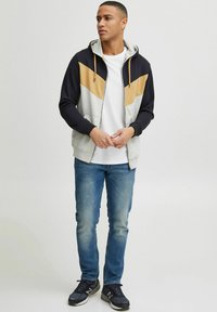 Thumbnail Image 2