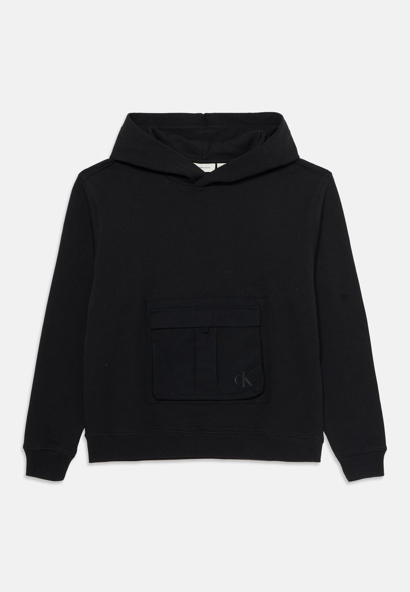Felpa nera con cappuccio realizzata in tessuto morbido; presenta una tasca frontale con patta e logo; polsini e orlo a costine. Design semplice, senza motivi.