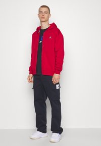 Jordan HOODIE - Sudadera con cremallera - gym red/white
