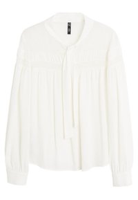 Weiße Bluse mit langen Ärmeln, einem gebundenen Ausschnitt, gerafften Details und strukturiertem Stoff. Sie hat geknöpfte Ärmel und eine lockere Passform.