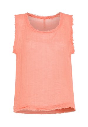 Top sin mangas en un suave color coral claro, fabricado con una tela texturizada y suave, con bordes deshilachados y un escote redondo. Diseño simple y relajado.