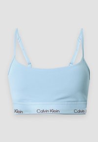 Blauwe katoenen bralette met dunne verstelbare bandjes en een logoband. Gladde textuur, rechthoekige vorm en minimalistisch design.