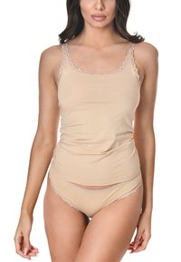 Naadloos beige tanktopje met verstelbare bandjes, accenten van kant en een aansluitend ontwerp. Gecombineerd met bijpassend bikiniondergoed met beige kanten rand.