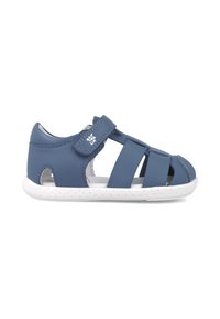 Sandali sintetici blu con punta chiusa, multiple cinghie e chiusura in Velcro. La suola è bianca con piccoli puntini per garantire grip.