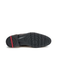 Scarpa in suede marrone con suola in gomma. La suola presenta un motivo testurizzato e una striscia accentuata rossa. In generale, un design robusto per una buona aderenza.