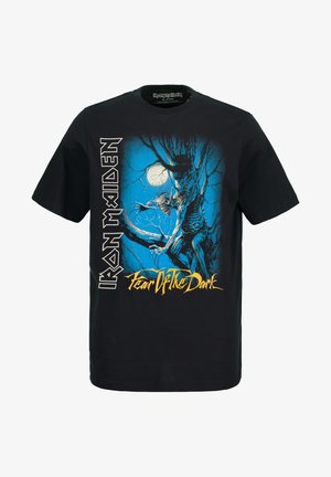 Zwarte katoenen t-shirt met een blauw en zwart graphic van een ghoul tegen een boom, met 'Iron Maiden' en 'Fear Of The Dark' tekst in wit en geel.