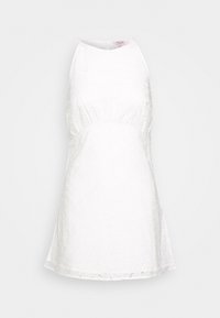 Bílé bezrukávové šaty s upnutým korzetem a rozšířenou sukní. Vyrobené z texturované tkaniny s květinovými vzory a krajkovým detailem na lemu.