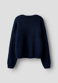 Marineblaues Strickpullover mit Rundhalsausschnitt, senkrechten Schultern und geripptem Saum. Strukturiertes Material mit einer lockeren, entspannten Passform.
