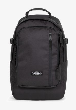 Schwarzer Rucksack aus strapazierfähigem Material, mit einer vorderen Reißverschlusstasche, gepolstertem Rücken, Schulterriemen und einem Eastpak-Logo-Patch.