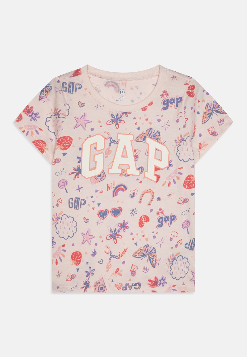 Pale rožinė trumpomis rankovėmis marškinėliai su daugiaspalvėmis žaismingomis raštais, kurių centre ryškiomis baltomis raidėmis užrašyta "GAP".