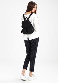 Kipling FIREFLY UP - Rugzak - true black