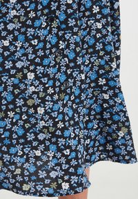 b.young BYMMJOELLA - Gonna a campana - brunnera blue mix