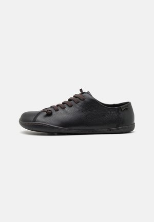 Camper, Chaussures à lacets - black