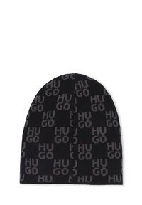Berretto in maglia nera con un motivo a logo "HUGO" grigio scuro che si ripete. Texture morbida con una forma aderente e senza hardware o accenti visibili.
