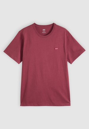 Camiseta lisa de manga corta color burdeos con cuello redondo y una pequeña etiqueta con el logo rojo de Levi's en el pecho izquierdo.