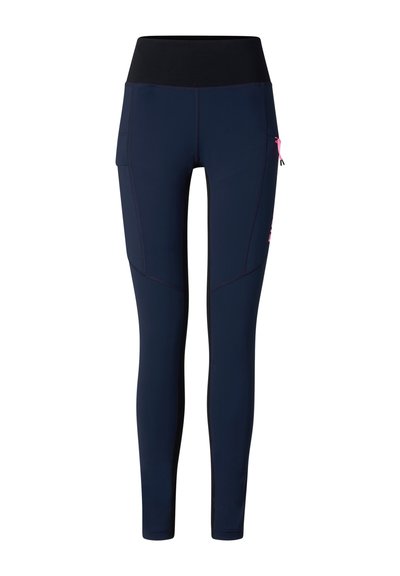 Mørkeblå leggings i fuld længde med høj sort taljebånd og pink lynlåslomme på højre lår, designet til atletisk brug.