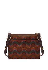Sac brun à motif présentant un design en chevron dans diverses couleurs, accentué d'une bandoulière en cuir brun et de quincaillerie en tonalité dorée.