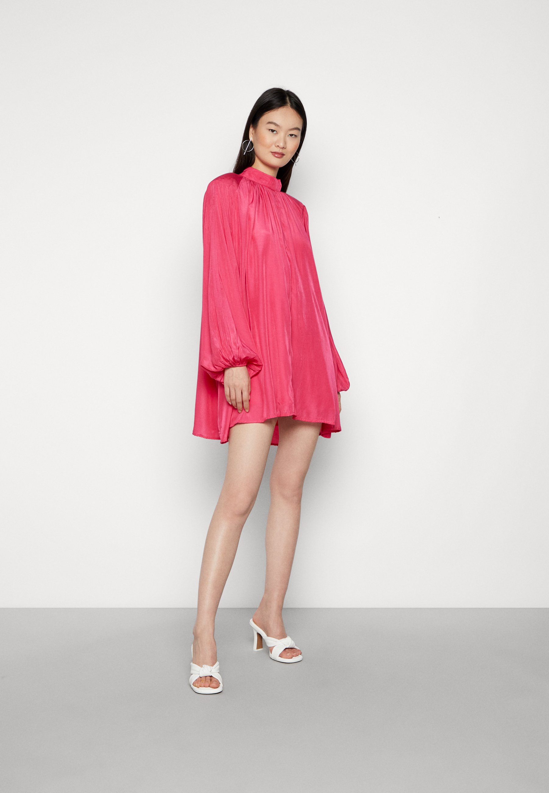 NA-KD OPEN FRONT FLOWY MINI DRESS - Jurk - pink/donkerroze - Zalando.nl