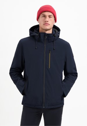 Veste bleu marine avec une capuche, fermeture éclair sur le devant, cordons réglables et poche poitrine zippée avec des accents jaunes. Tissu texturé, design chaud.